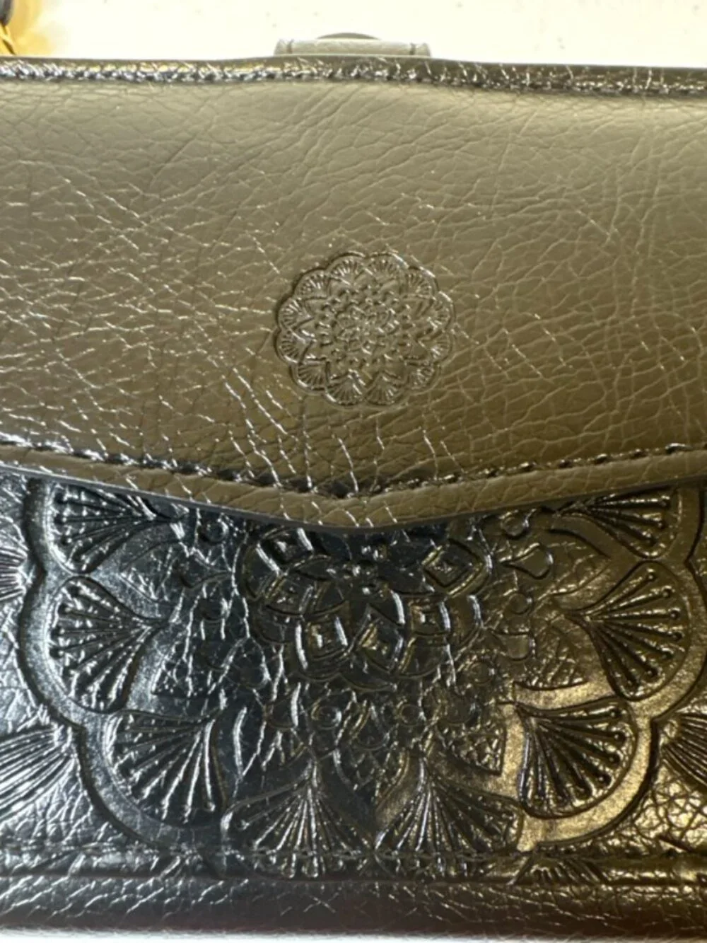 Black Embossed Leather Wallet With‎ Phone Holder 12 Credit Card Slots Wrist